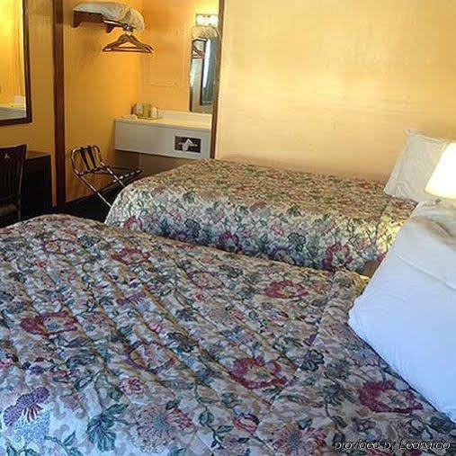 Travelers Lodge Beatrice Екстер'єр фото